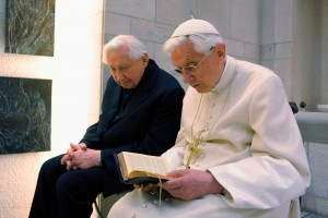 The Ratzinger brothers read the Office together