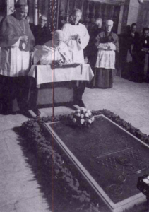 St. John Paul II prays at Cd. von Galen's grave